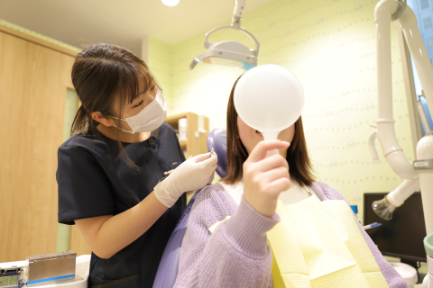きらり大森歯科スタッフの診療中の様子